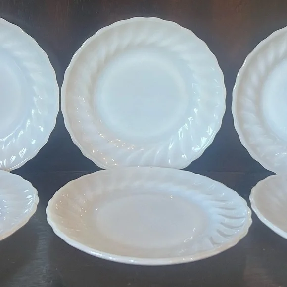 🐳 Vintage Anchor Hocking Fire King Dinnerware Dessert Plates Milk Glass - Picture 8 of 8